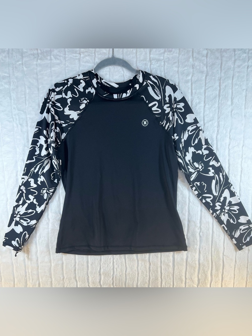 NWT Hurley Womens Long Sleeve Rash Guard M Ink Fresco Black White Floral UPF 50+